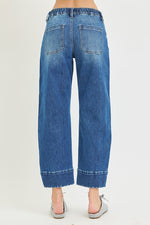 Load image into Gallery viewer, Slouchy Crop Barrel Jeans
