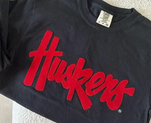Black HUSKERS tee