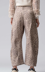 Load image into Gallery viewer, Leopard Print Barrel Jeans
